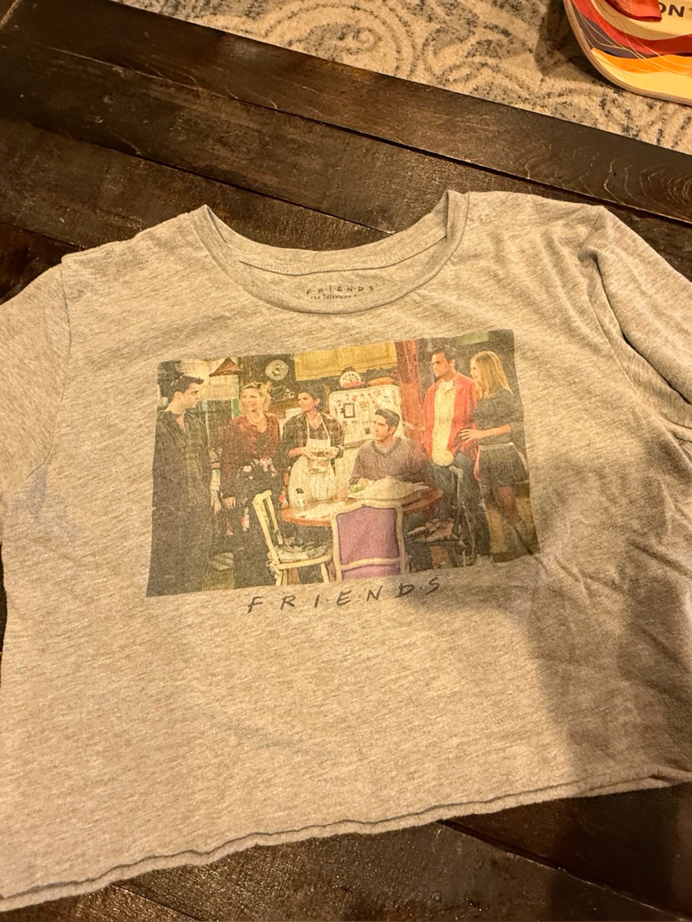Women’s Grey 'Friends' Graphic Tee - Casual crop Short Sleeve Top medium